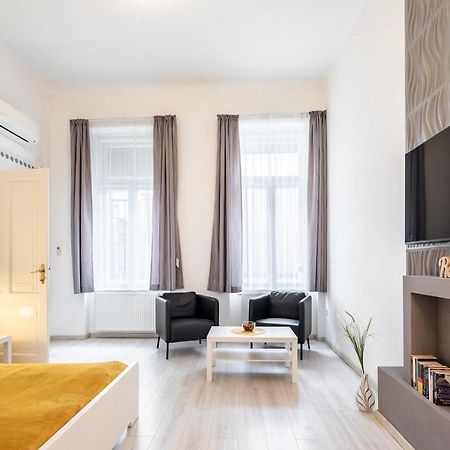 New, High Quality Apartment In The City Center Budapest Bagian luar foto