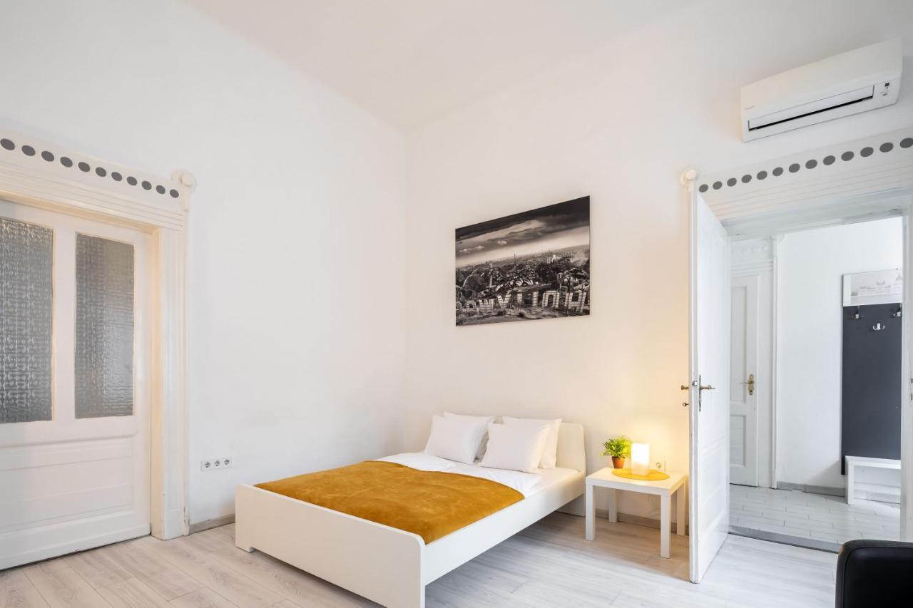 New, High Quality Apartment In The City Center Budapest Bagian luar foto