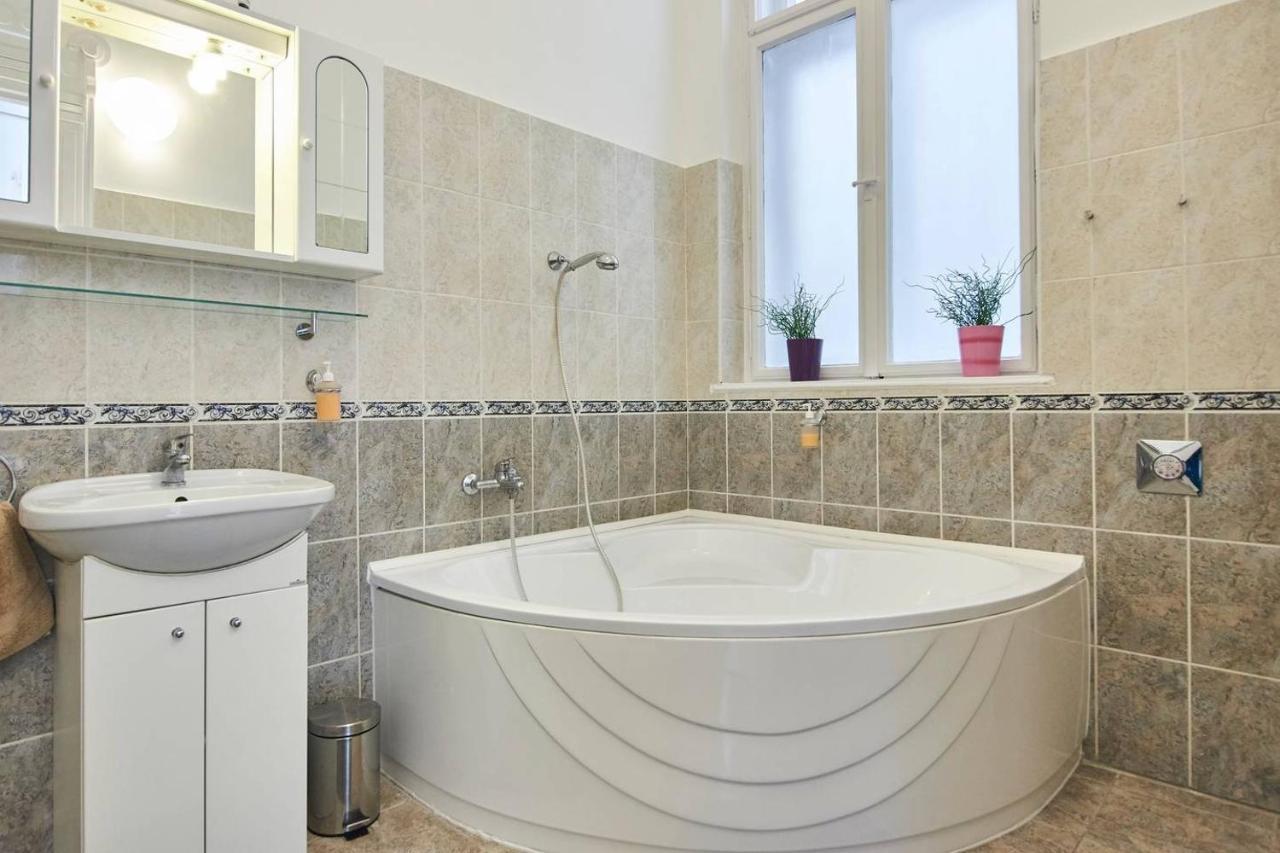 New, High Quality Apartment In The City Center Budapest Bagian luar foto